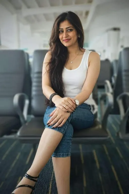 Mehek, 27, busty escort in Bandra, Mumbai - full photo